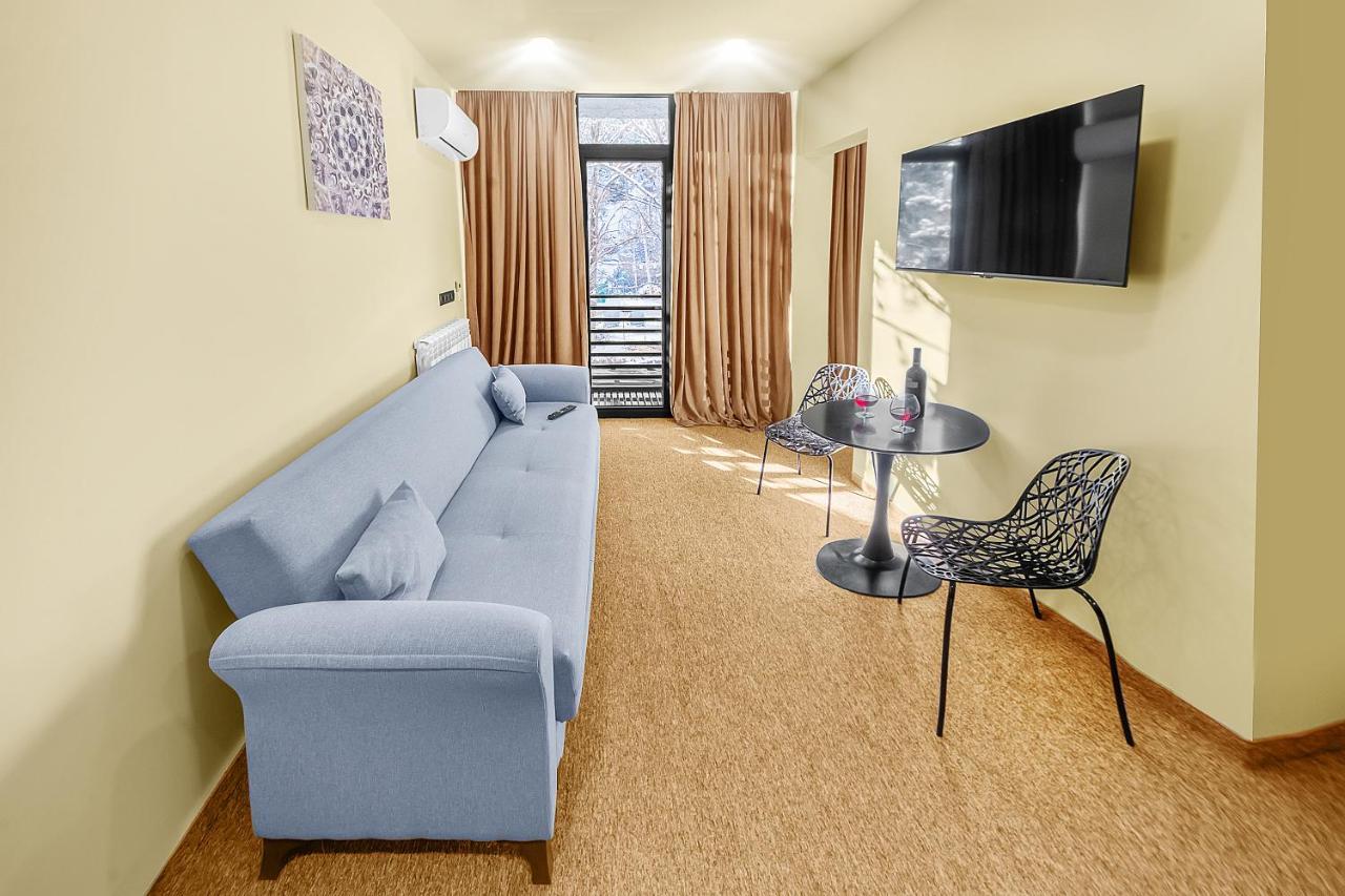 Lalo Hotel אבסטומני מראה חיצוני תמונה
